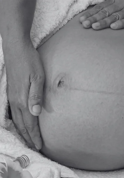 Praticienne en massage holistique du féminin®