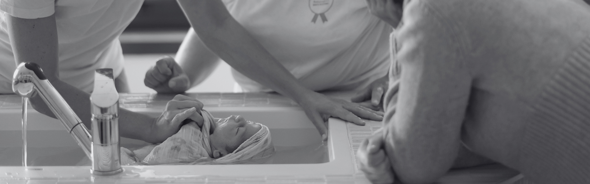 Différence thérapeutique bain bébé et bain enveloppé