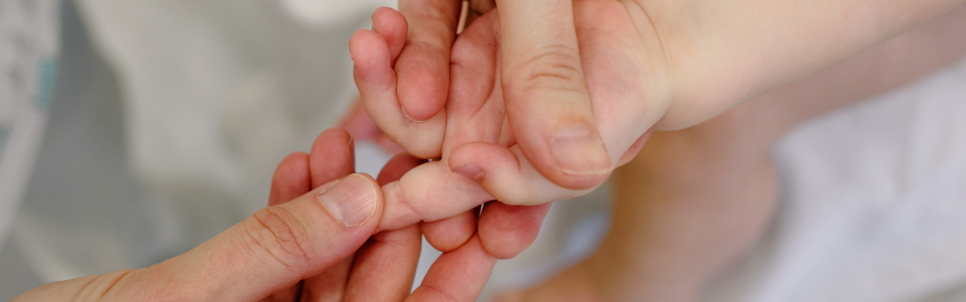 Formation massage bébé professionnel : guider les parents