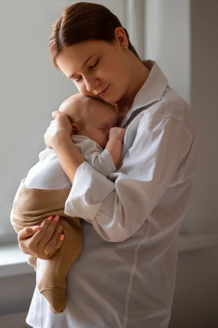 bébé avec maman